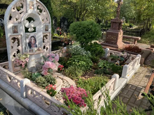 Изображение №17: Памятники из мрамора в Москве — заказать памятник на кладбище